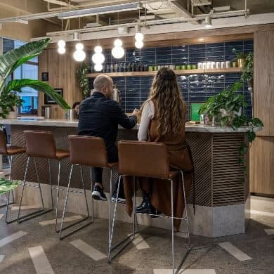 Ofis bar hattı ve bar tabureleri